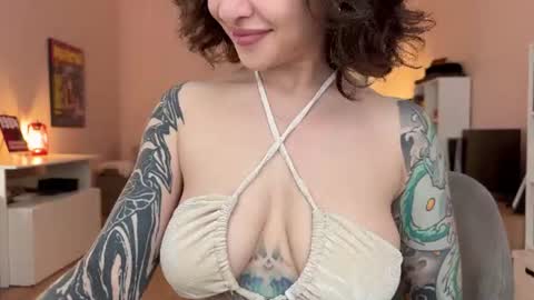 Snapshot of bloody__mary chatting on July 25, 4:59 pm Mary Ly online show from July 25, 4:59 pm
