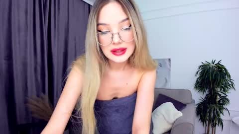 Sophia online show from February 13, 2:42 pm