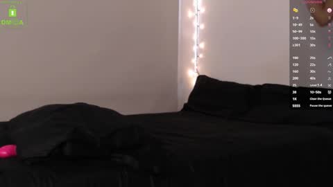 Snapshot of blue_nebula chatting on October 19, 5:57 pm Blue online show from October 19, 5:57 pm