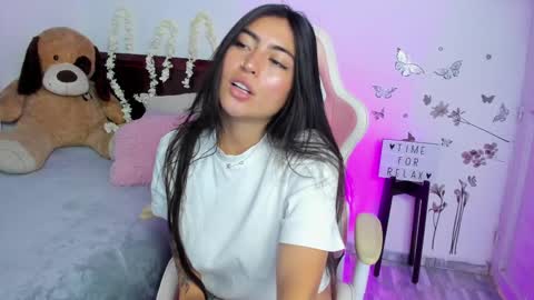 Snapshot of blue_petite chatting on March 5, 5:18 pm Linda  online show from March 5, 5:18 pm