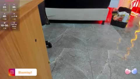 Snapshot of blue_tay1 chatting on October 18, 11:55 am blue_tay1 online show from October 18, 11:55 am