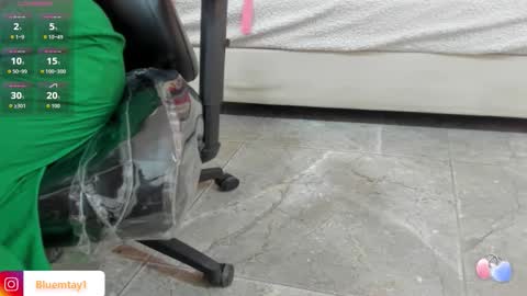 Snapshot of blue_tay1 chatting on October 22, 11:54 am blue_tay1 online show from October 22, 11:54 am