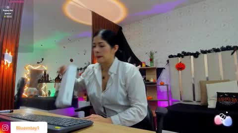 Snapshot of blue_tay1 chatting on October 27, 12:09 pm blue_tay1 online show from October 27, 12:09 pm