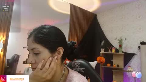 Snapshot of blue_tay1 chatting on October 31, 11:55 am blue_tay1 online show from October 31, 11:55 am