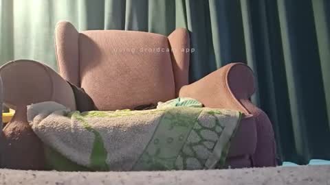 Snapshot of bluealpakka chatting on October 19, 5:19 am bluealpakka online show from October 19, 5:19 am