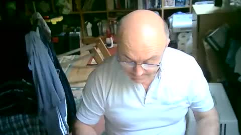 Snapshot of bluebox65 chatting on October 18, 12:17 pm bluebox65 online show from October 18, 12:17 pm