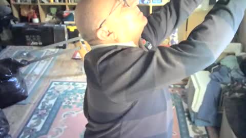 Snapshot of bluebox65 chatting on November 17, 12:11 pm bluebox65 online show from November 17, 12:11 pm