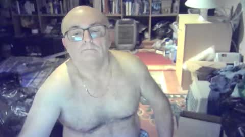 Snapshot of bluebox65 chatting on December 4, 6:49 pm bluebox65 online show from December 4, 6:49 pm