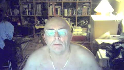 Snapshot of bluebox65 chatting on December 14, 4:34 pm bluebox65 online show from December 14, 4:34 pm