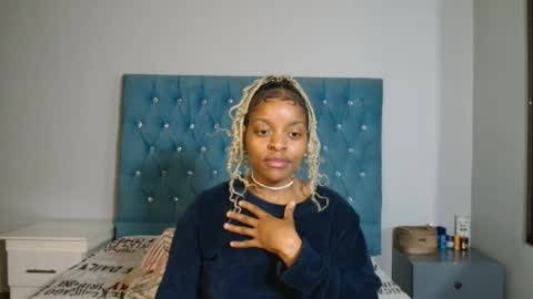 Snapshot of bluedi622952 chatting on June 28, 6:58 pm Tee online show from June 28, 6:58 pm