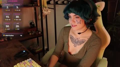 Snapshot of bluedweeb chatting on December 13, 4:43 am Blue online show from December 13, 4:43 am