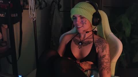 Snapshot of bluedweeb chatting on January 12, 5:13 am Blue online show from January 12, 5:13 am