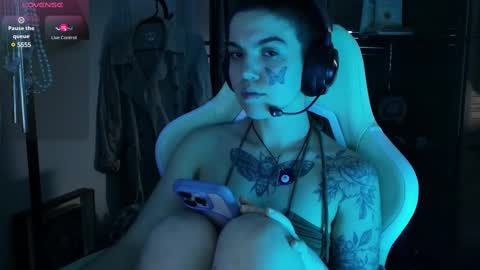 Snapshot of bluedweeb chatting on March 7, 10:56 am Blue online show from March 7, 10:56 am