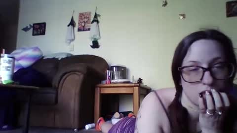 Snapshot of blueeyedbeauty1995 chatting on May 1, 12:48 am Blueeyedbeauty online show from May 1, 12:48 am