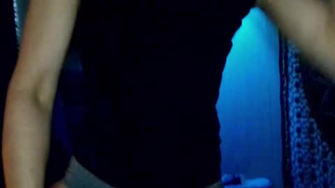 Snapshot of blueeyedlie chatting on March 10, 2:37 pm Blueeyedlie online show from March 10, 2:37 pm