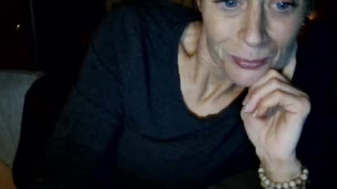 Snapshot of blueeyedlie chatting on December 18, 8:31 am Blueeyedlie online show from December 18, 8:31 am