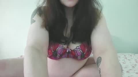 Snapshot of blueeyes40ddds chatting on October 4, 4:16 pm BlueEyes40DDDs online show from October 4, 4:16 pm