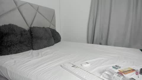 blueeyeslexxxy online show from February 3, 5:05 am