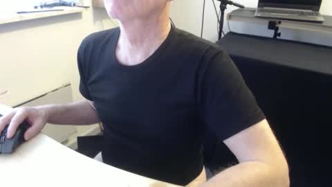 Snapshot of blueeyesn8 chatting on October 10, 9:08 am blueeyesn8 online show from October 10, 9:08 am