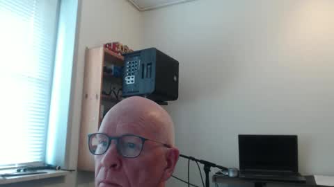 Snapshot of blueeyesn8 chatting on October 14, 9:21 am blueeyesn8 online show from October 14, 9:21 am