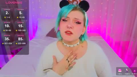 Snapshot of bluelunaray chatting on September 19, 10:27 am Hi my name is Lunaray online show from September 19, 10:27 am