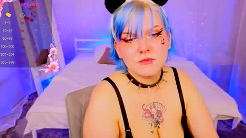 Snapshot of bluelunaray chatting on September 25, 2:04 am Hi my name is Lunaray online show from September 25, 2:04 am