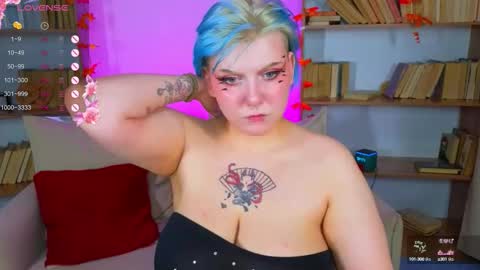 Snapshot of bluelunaray chatting on September 28, 10:42 am Hi my name is Lunaray online show from September 28, 10:42 am