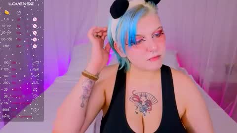 Snapshot of bluelunaray chatting on September 30, 11:37 am Hi my name is Lunaray online show from September 30, 11:37 am