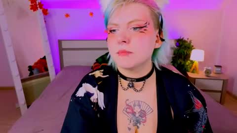 Snapshot of bluelunaray chatting on October 10, 9:52 am Hi my name is Lunaray online show from October 10, 9:52 am