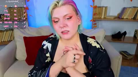 Snapshot of bluelunaray chatting on October 11, 2:55 am Hi my name is Lunaray online show from October 11, 2:55 am