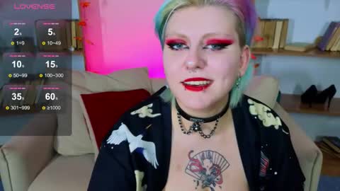 Snapshot of bluelunaray chatting on October 13, 9:31 am Hi my name is Lunaray online show from October 13, 9:31 am