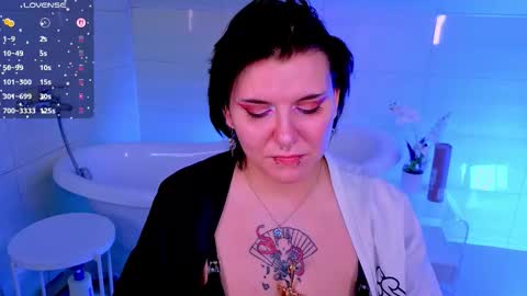 Snapshot of bluelunaray chatting on November 22, 10:25 am Hi my name is Lunaray online show from November 22, 10:25 am