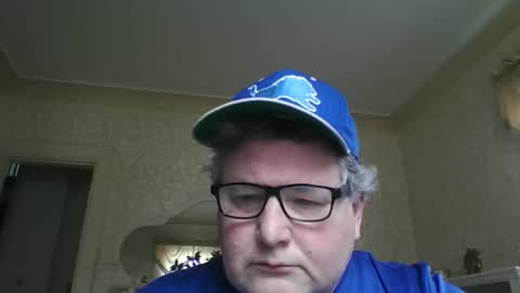 Snapshot of bluemoose70 chatting on April 3, 7:23 pm bluemoose70 online show from April 3, 7:23 pm