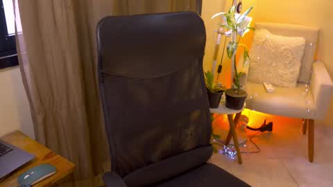 FLORAA online show from January 19, 1:48 pm