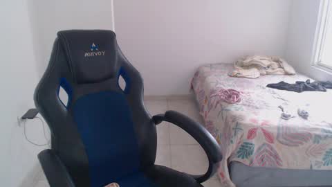  Hey guysI am BrendaWelcome my room online show from April 21, 8:01 pm