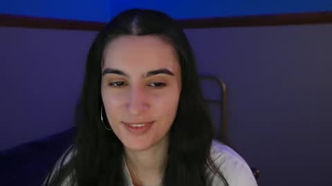 Snapshot of bluntbabe chatting on December 18, 2:21 am Sasha online show from December 18, 2:21 am