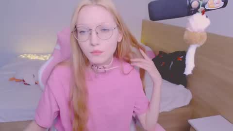 Snapshot of blush_alert chatting on June 15, 9:00 am Diana online show from June 15, 9:00 am