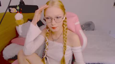 Snapshot of blush_alert chatting on July 5, 8:32 am Diana online show from July 5, 8:32 am