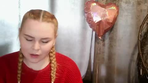Snapshot of blushing_star chatting on May 19, 1:50 pm blushing_star online show from May 19, 1:50 pm