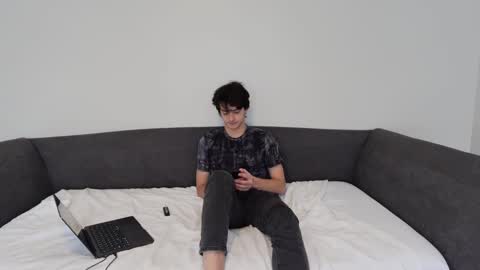 Snapshot of bluskyzz chatting on February 14, 4:41 pm BluSky online show from February 14, 4:41 pm