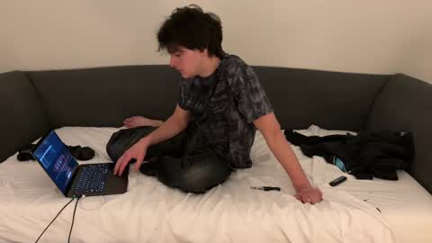 Snapshot of bluskyzz chatting on February 18, 2:05 am BluSky online show from February 18, 2:05 am