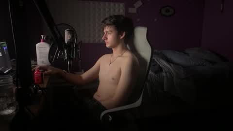 Snapshot of bluskyzz chatting on December 14, 11:48 am BluSky online show from December 14, 11:48 am