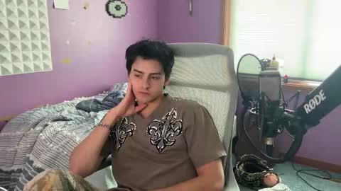 Snapshot of bluskyzz chatting on December 17, 6:47 pm BluSky online show from December 17, 6:47 pm