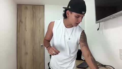 Bob  INDEPENDENT MODEL online show from September 11, 2:00 am