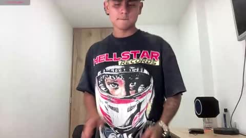 Bob  INDEPENDENT MODEL online show from March 12, 1:23 am