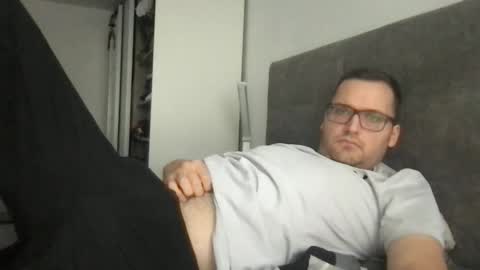 bobbele94 online show from December 16, 12:32 pm