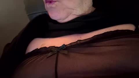 Snapshot of bobbiesucks69 chatting on October 27, 4:22 pm bobbiesucks69 online show from October 27, 4:22 pm