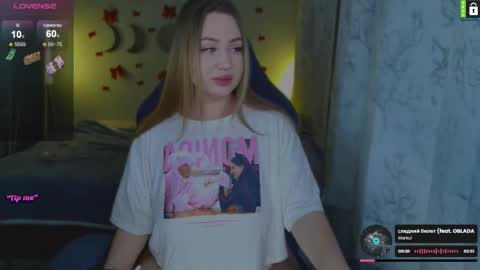  Lina  online show from December 18, 6:25 pm