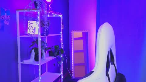 Snapshot of boicute chatting on February 8, 12:28 am ALEXPVT IS OPEN online show from February 8, 12:28 am