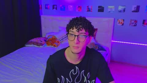 Snapshot of boicute chatting on February 14, 1:02 am ALEXPVT IS OPEN online show from February 14, 1:02 am